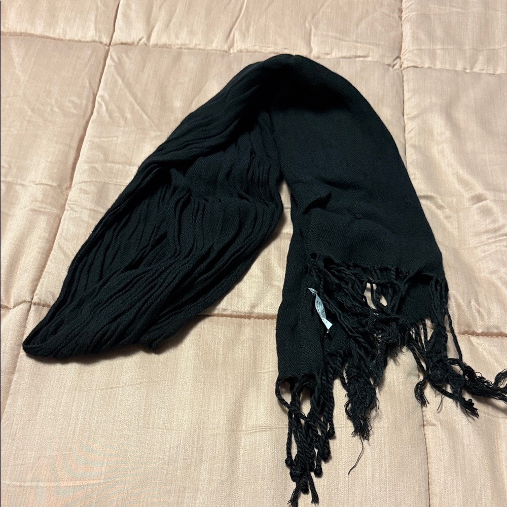 💋5/$25💋 Chic Black Fringed Scarf Viscose